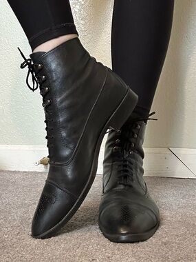 White Mountain Black Leather Victorian Brogue Lace Women’s Boots GUC Granny 10